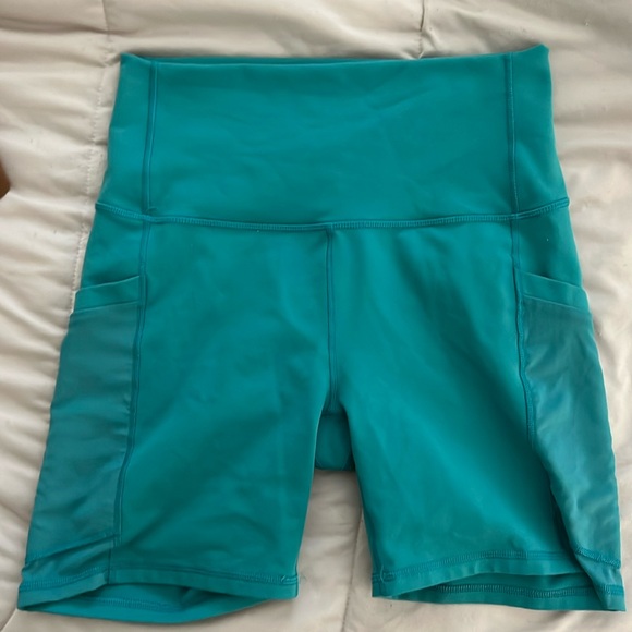 Fabletics 6” biker shorts - Picture 1 of 4